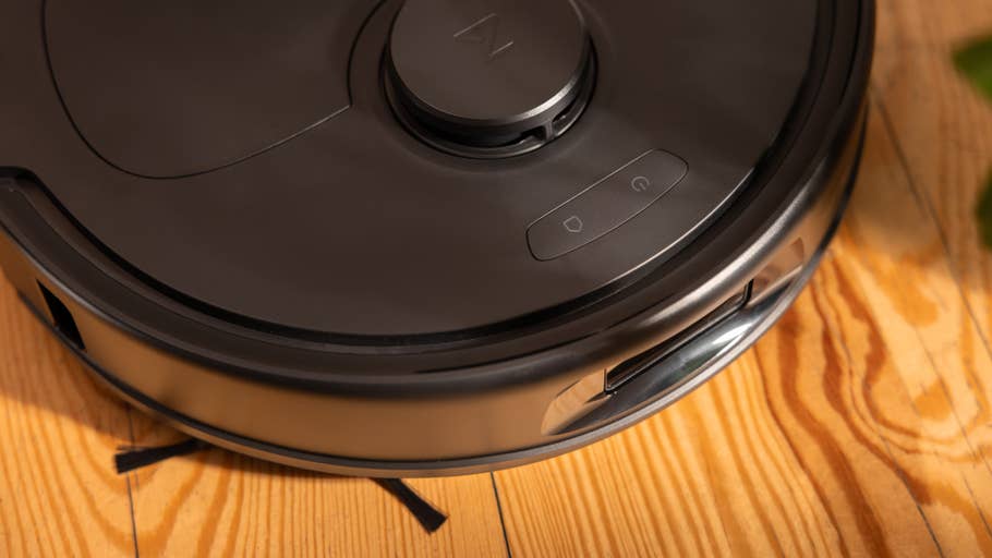 Roborock Qrevo S viewed from the side