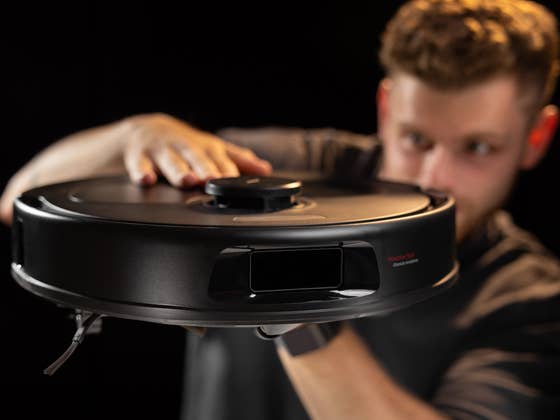 Roborock Qrevo S Review: This Robot Vacuum is in a League of Its Own