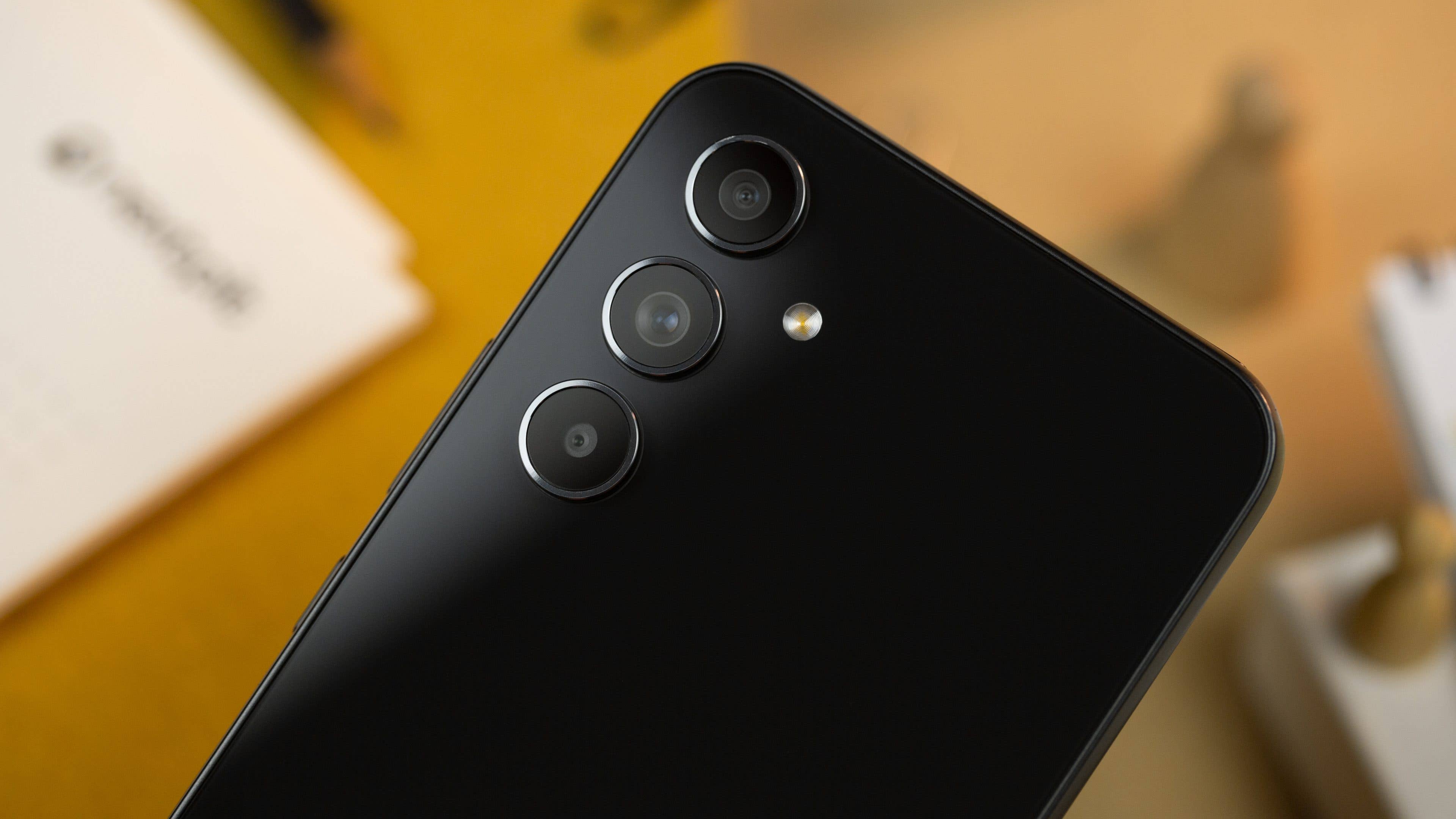 Samsung Galaxy A54 triple camera module in detail Samsung Galaxy A54 triple camera module in detail