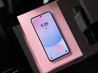 The S24 FE's display is undoubtedly good but not as good as its more expensive siblings.