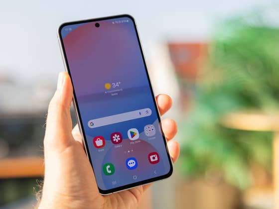 Samsung’s Galaxy S24 FE at $190 Off is a Danger to Flagship Phones