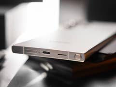Getting a steady grip of the Galaxy S24 Ultra is easy.