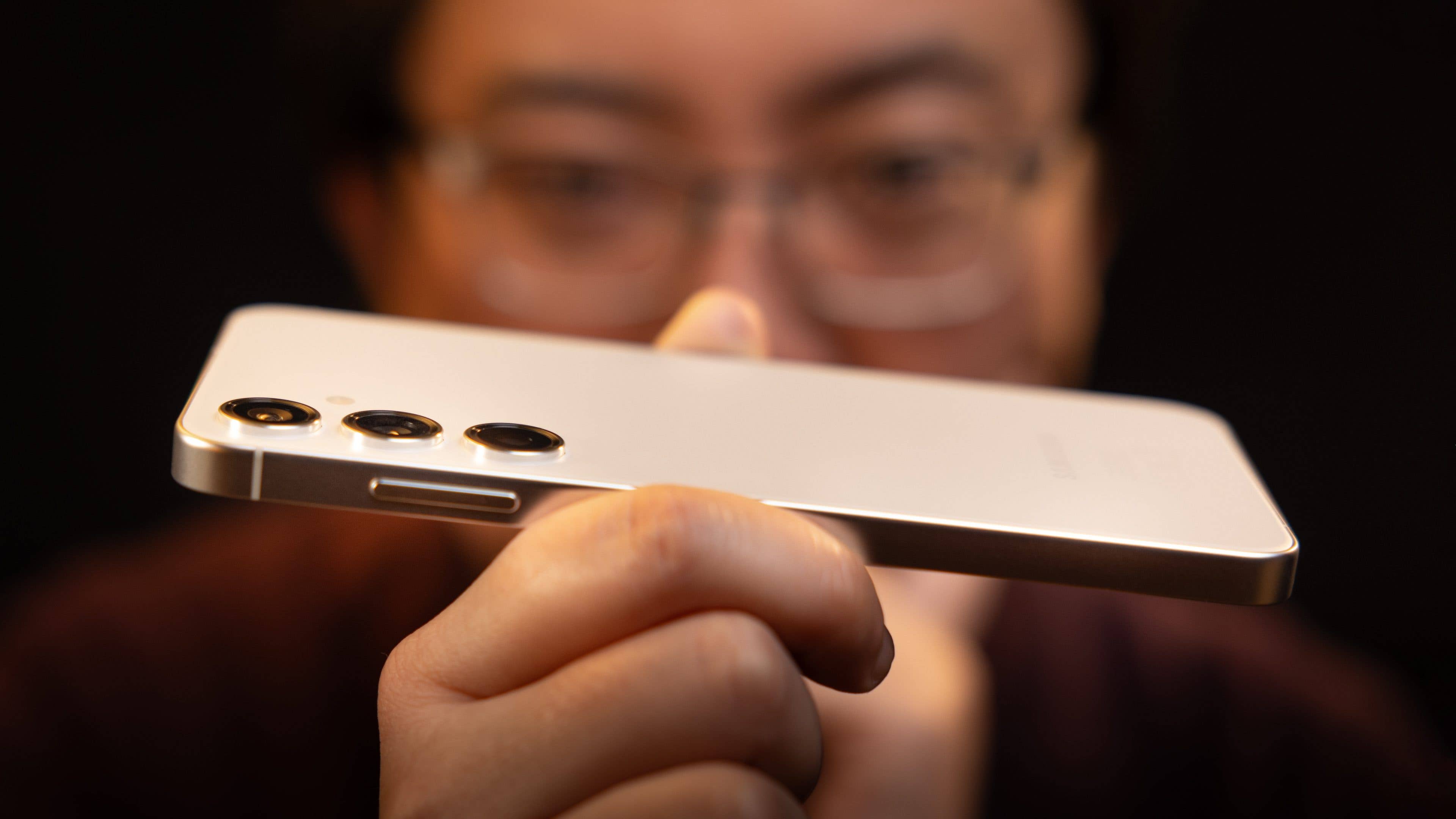 The Samsung Galaxy S24+ is a real head turner. The Samsung Galaxy S24+ is a real head turner.