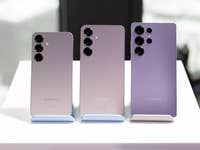 Three Samsung Galaxy S25 smartphones displayed on stands, showcasing their sleek designs.