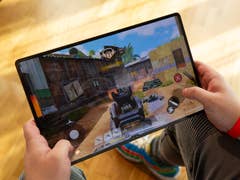 Gaming without a controller on the Samsung Galaxy Tab S9 Ultra is challenging.