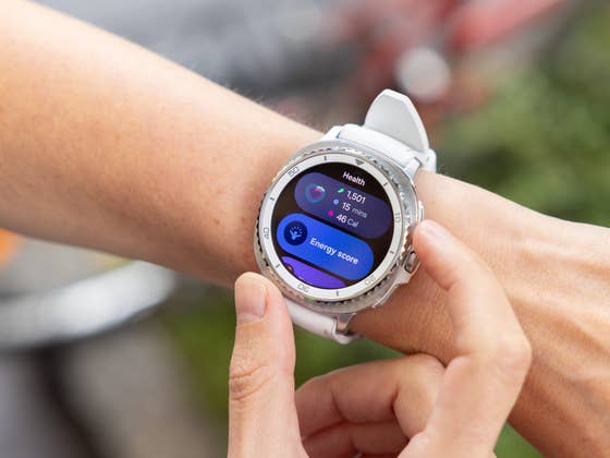 Samsung’s Sleekest Smartwatch Gets a Massive Price Cut, Save $80