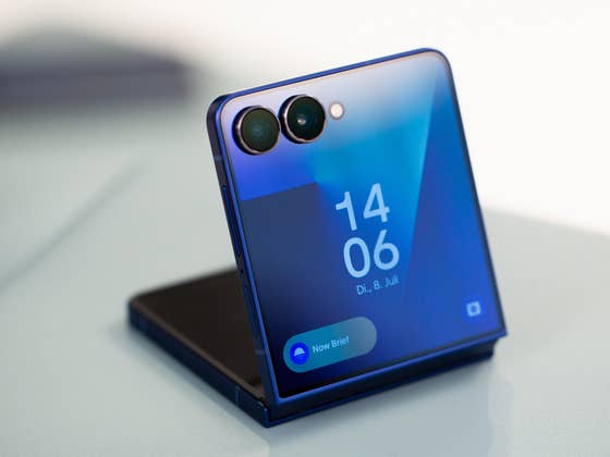 Samsung’s Stylish Folding Flip Phone Hits Its Lowest Price, Save $150