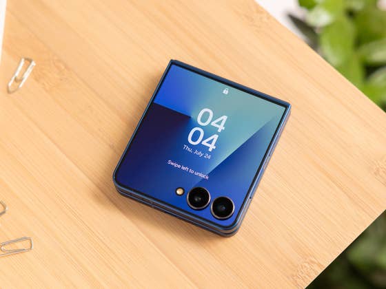 Foldable Phone Deal: Galaxy Z Flip 7 Drops $267 for Black Friday