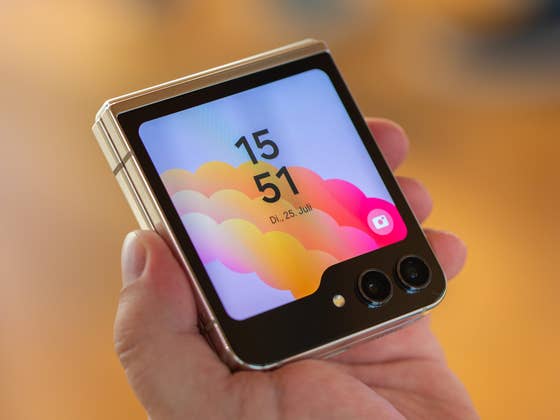 Pre-order the Samsung Galaxy Z Flip 5 and Score $420 Savings