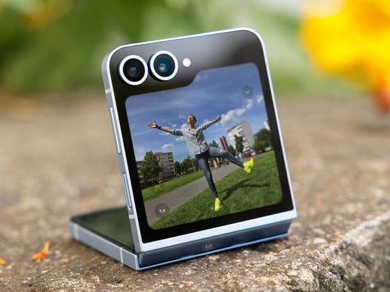 Samsung Galaxy Z Flip 6 Review: Smarter, Better, Faster, Stronger!