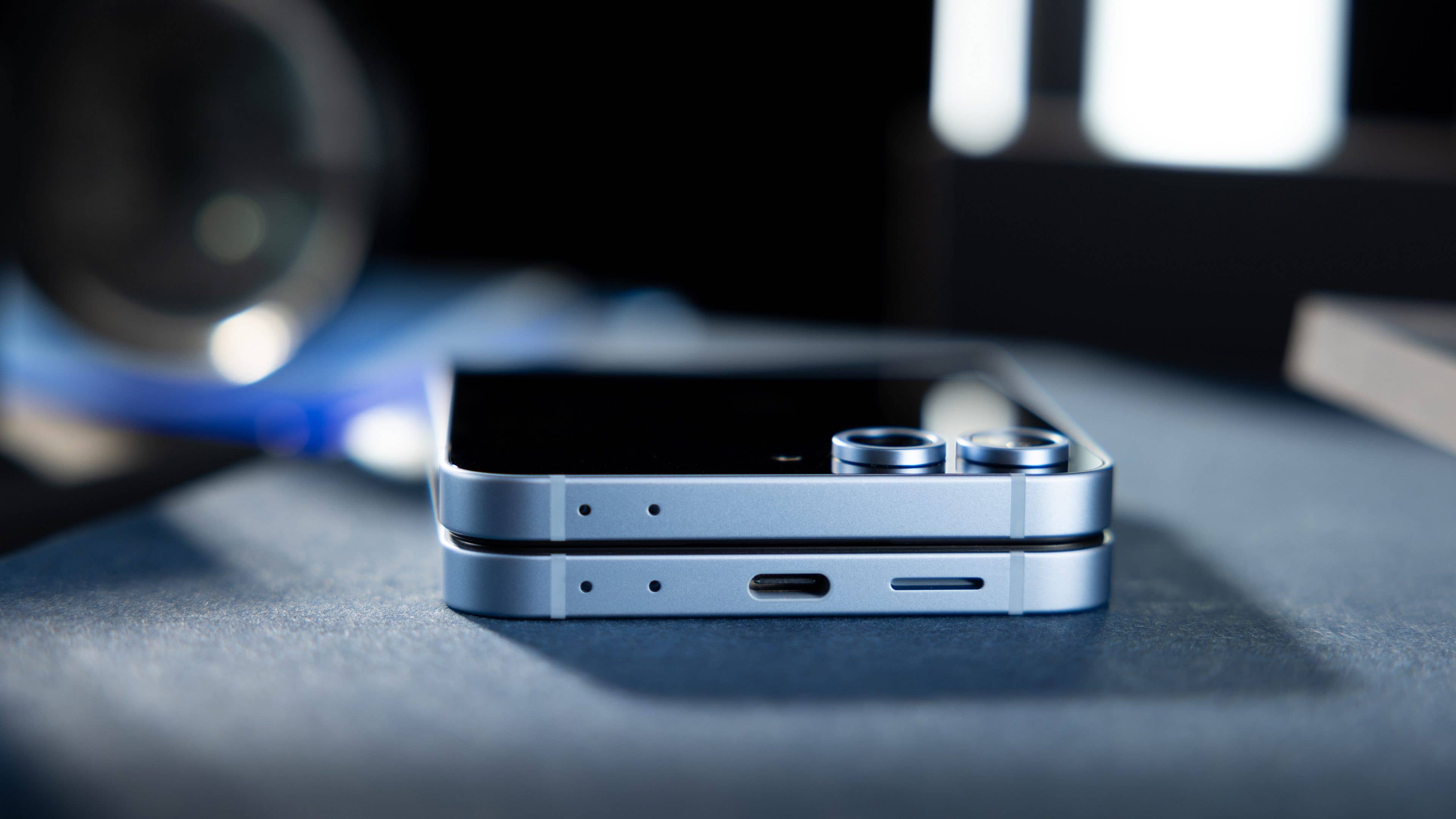 Samsung Galaxy Z Flip 6 USB-C port highlighted Samsung Galaxy Z Flip 6 USB-C port highlighted