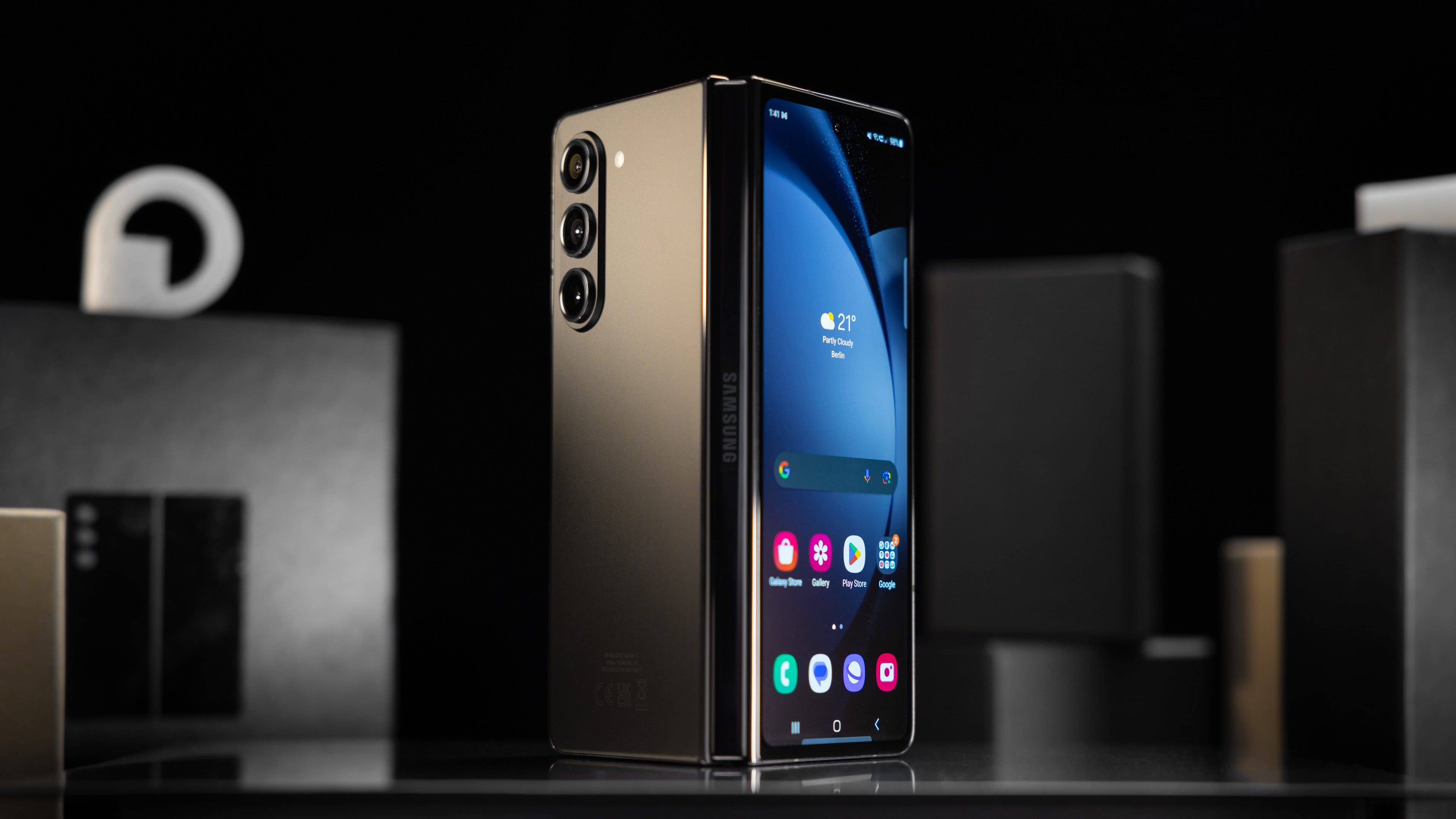 サムスン　Galaxy Fold ５G　本体 サムスンの「Galaxy Z Flip5」と「Galaxy Z Fold5」は洗練されて