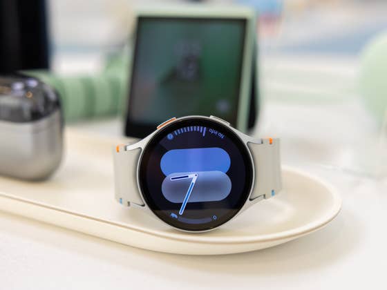 This Samsung Galaxy Smartwatch Boasts AI Features, Now 32% Off!