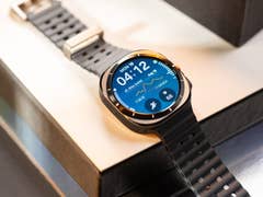 Samsung Galaxy Watch Ultra screen in detail