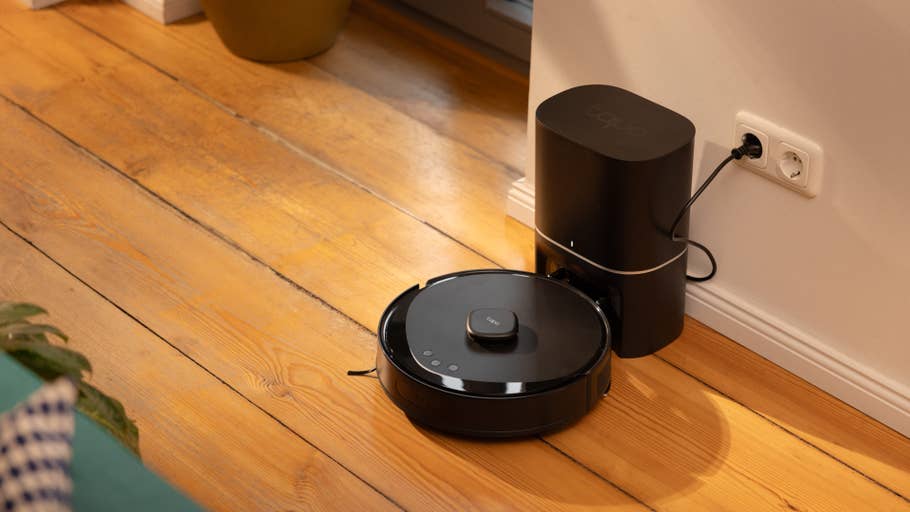 Tapo RV30 Max Plus when docked