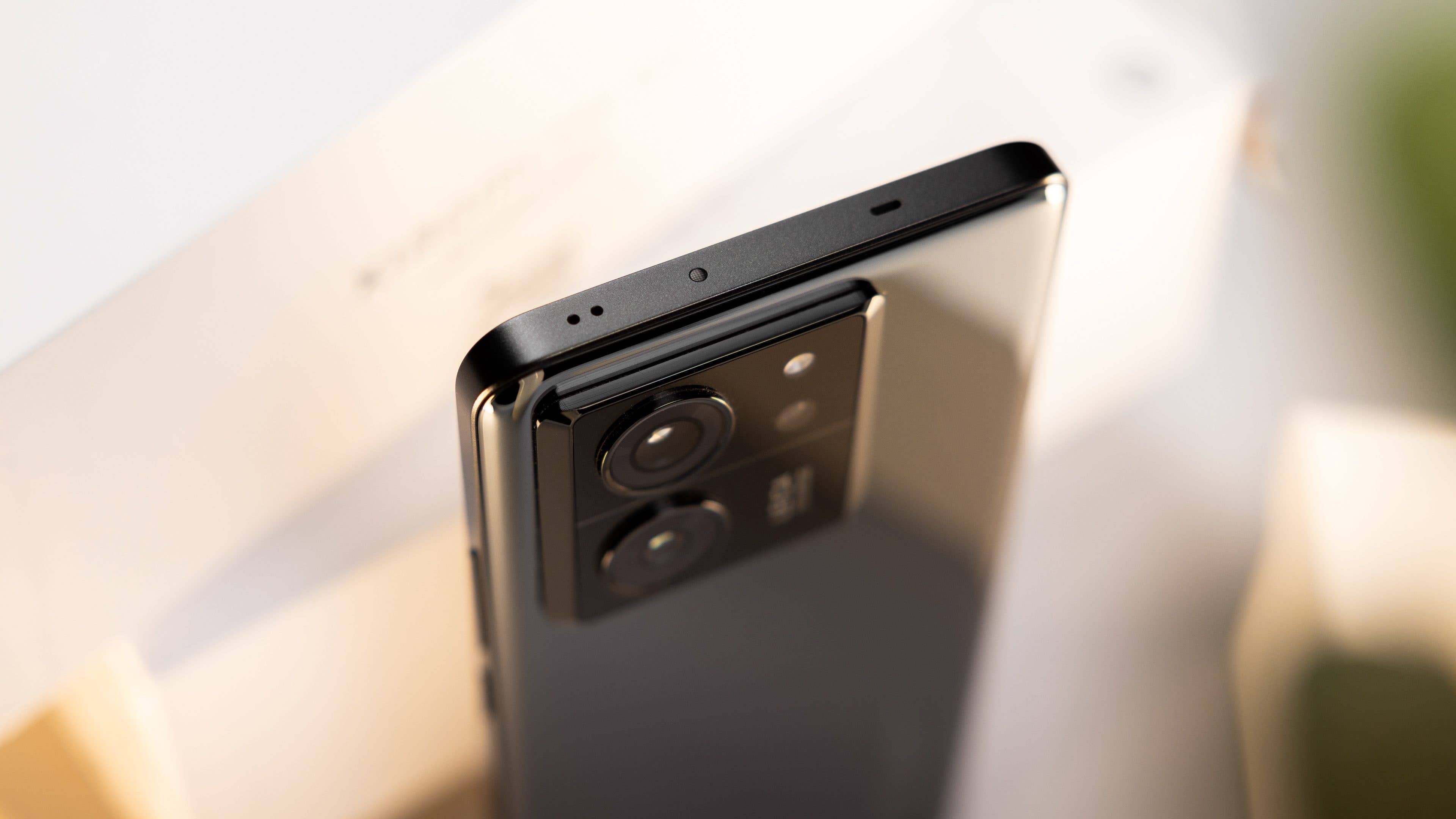 Xiaomi 13T Pro top side including the IR blaster Xiaomi 13T Pro top side including the IR blaster