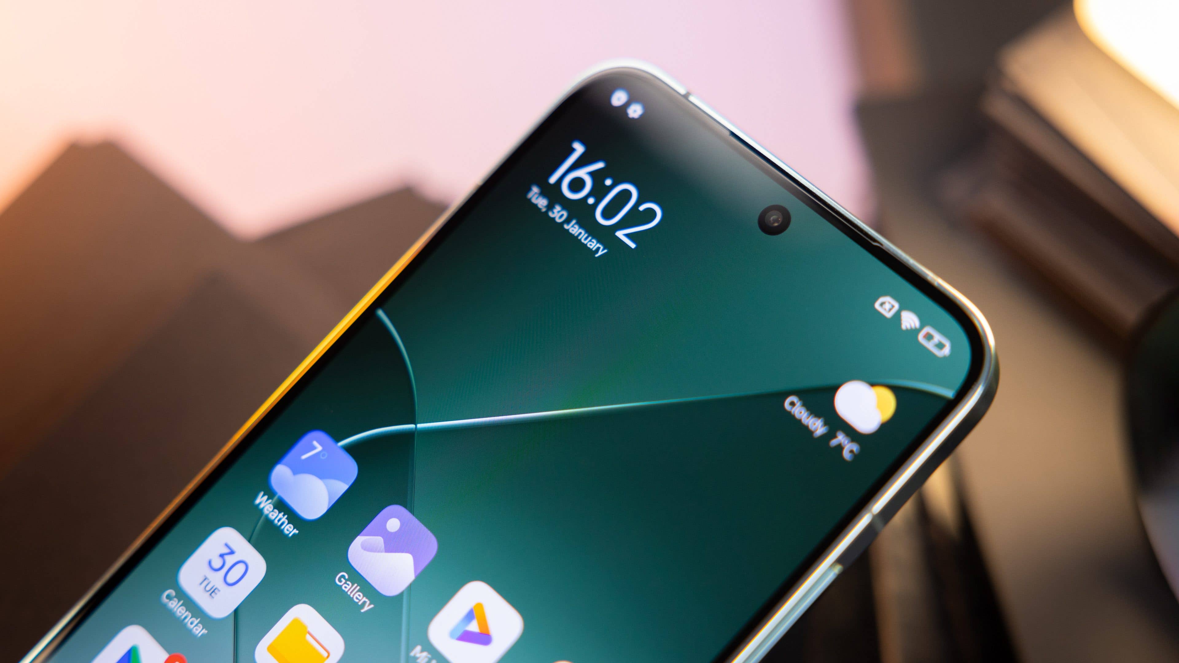 The Xiaomi 14 and the Pro model comes with a 32 MP punch-hole selfie camera.