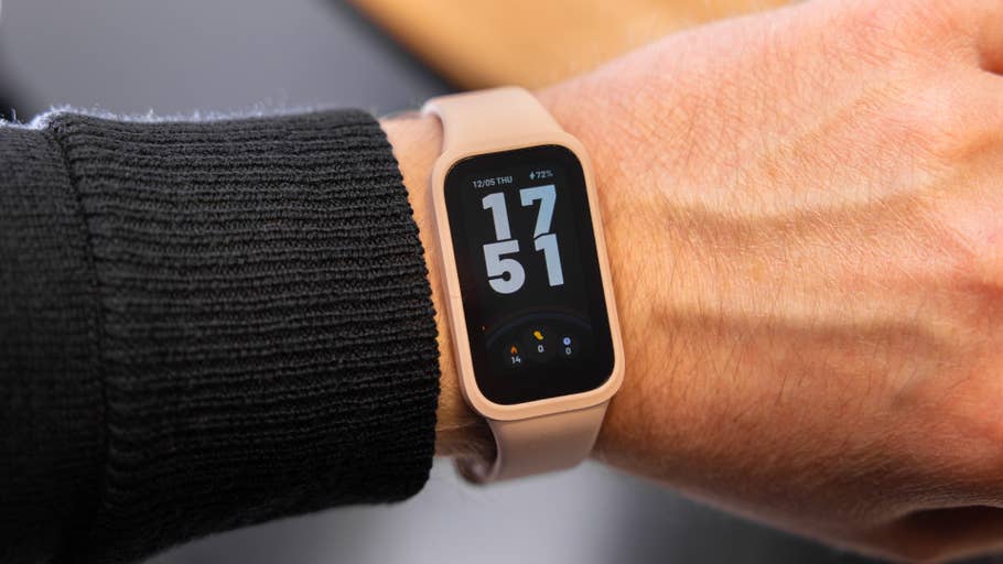 A Xiaomi Smart Band 9 Active displayed on a wrist, showing time 17:51 and battery 72%.