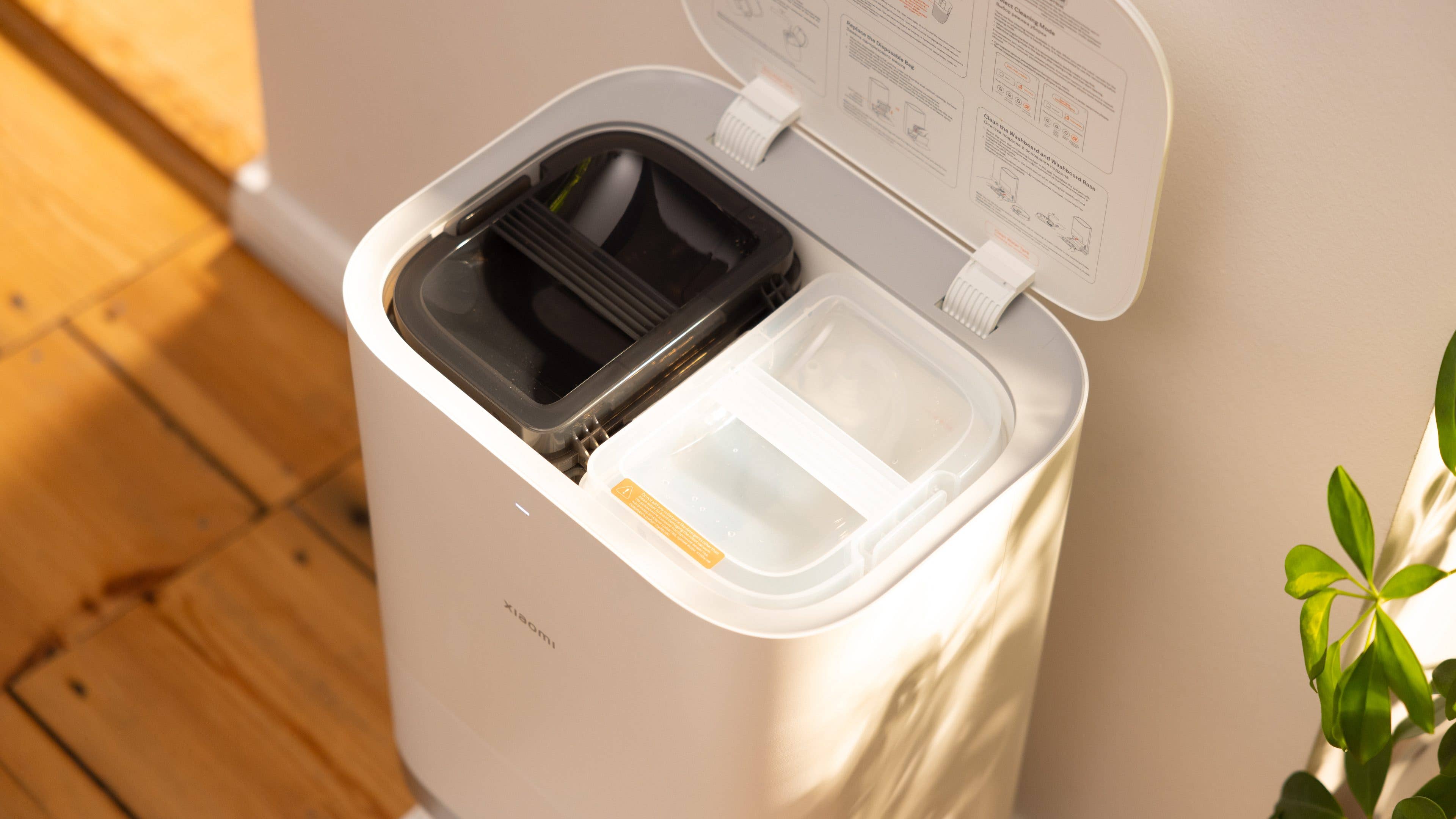 Opened Xiaomi X20+ base station showing the two water tanks Opened Xiaomi X20+ base station showing the two water tanks