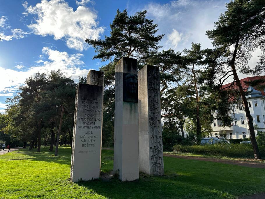 Apple iPhone 14 Pro Max sample photo