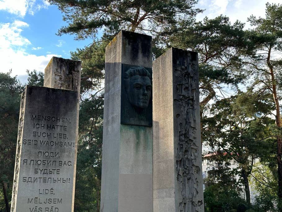 Apple iPhone 14 Pro Max sample photo