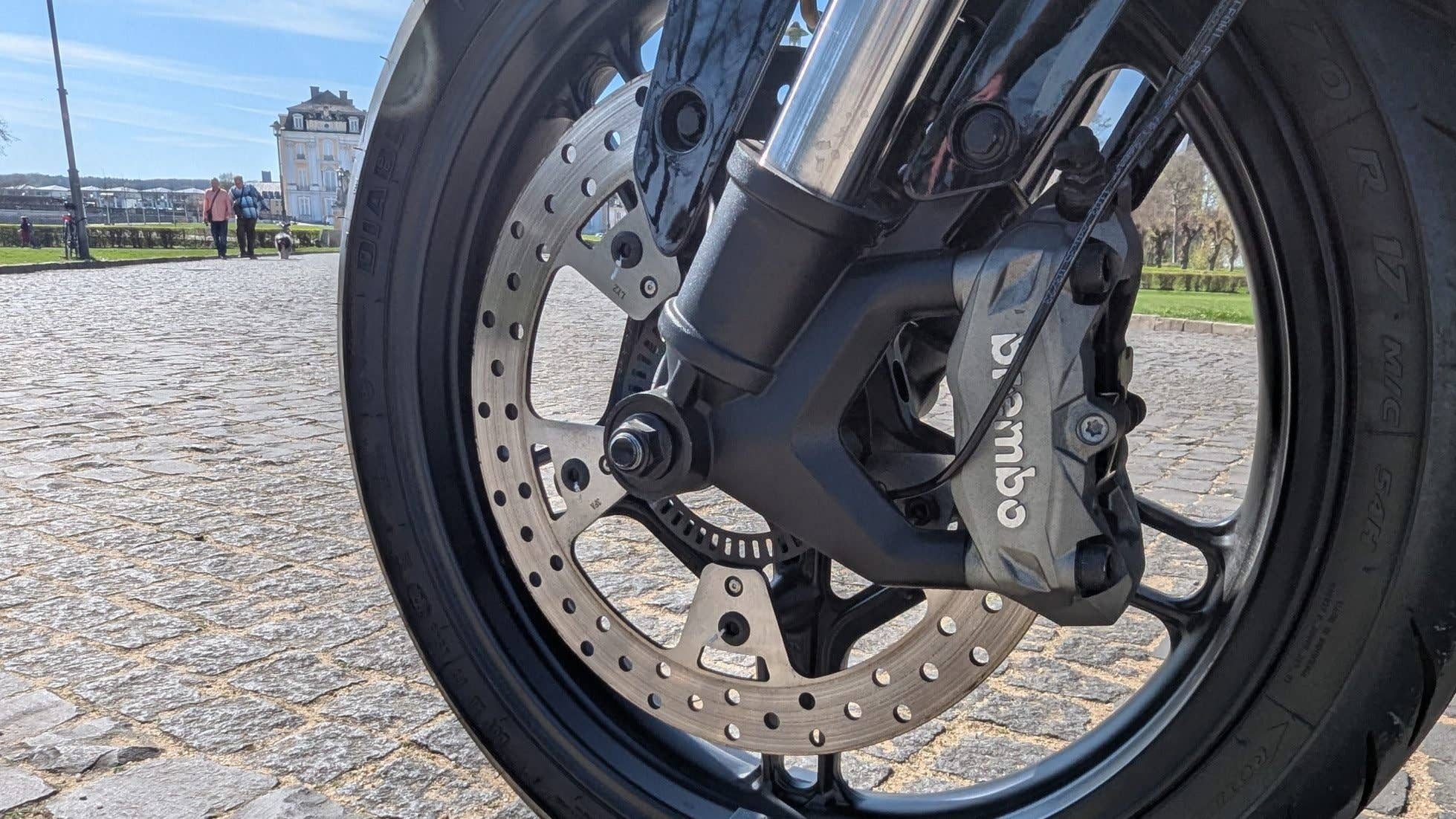 Check out the Brembo brakes on the Niu RQi Sport!