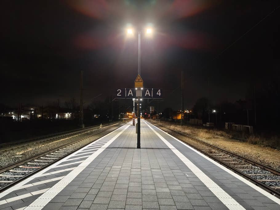 Nothing Phone 3(a) sample night photo