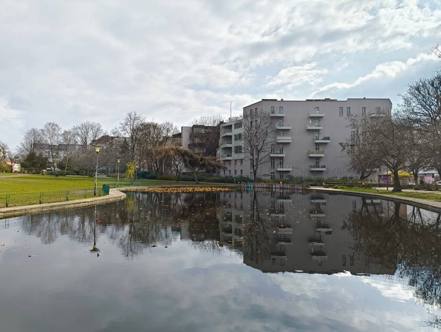 Daytime photo taken by the Nothing Phone 2(a)