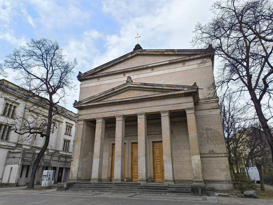 Daytime photo taken by the Nothing Phone 2(a)