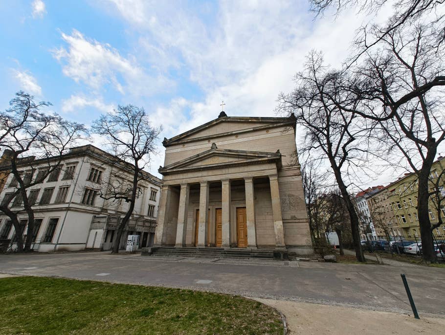 Daytime photo taken by the Nothing Phone 2(a)