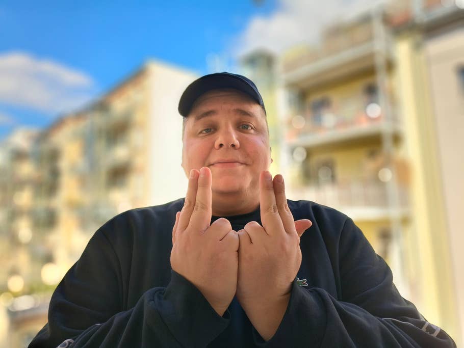 Oppo Find N2 Flip - sample