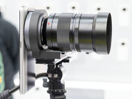 Realme Reveals Smartphone with Interchangeable Leica Lenses
