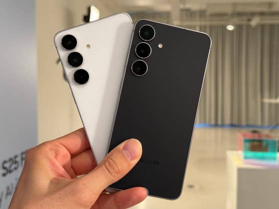 Samsung’s New Galaxy S25 FE with A Gift Card Is Already $160 Off