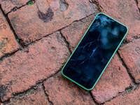 Cracked screen on an Android smartphone