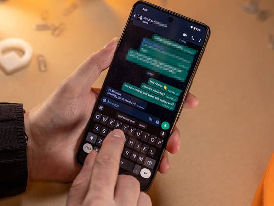 Google Pixel 8 Pro (Auto) Replies In WhatsApp Via AI—Here’s How!