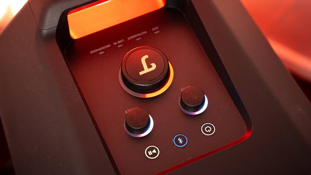 You use the rotary knobs on top to operate the speaker.