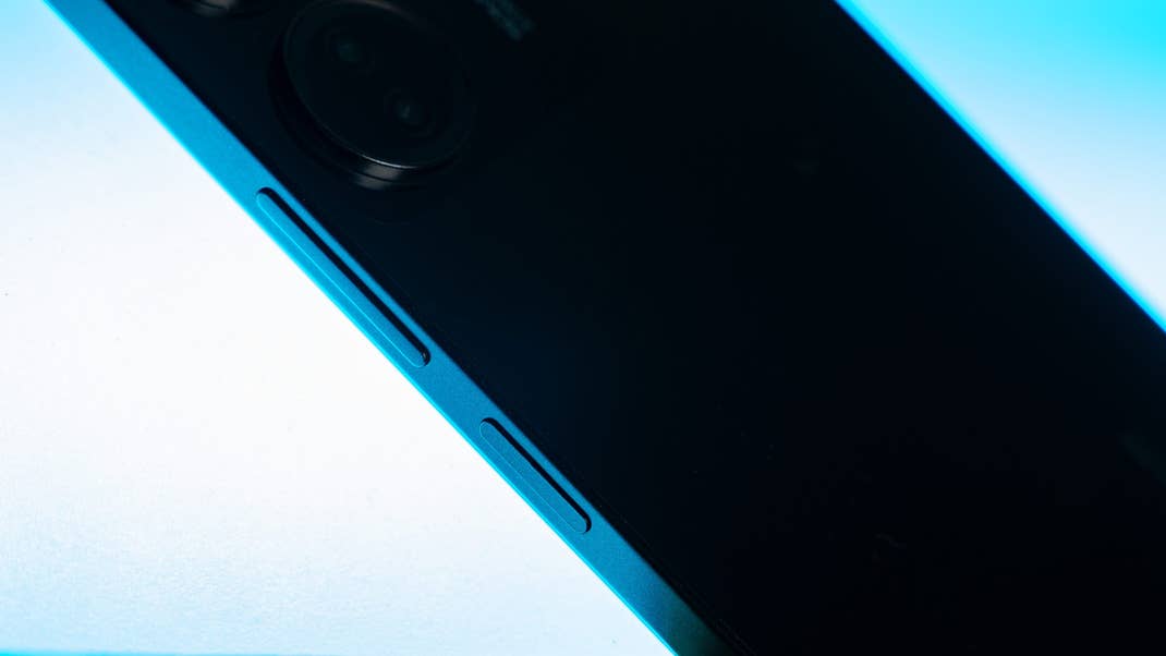 The Power button doubles up as a fingerprint sensor.