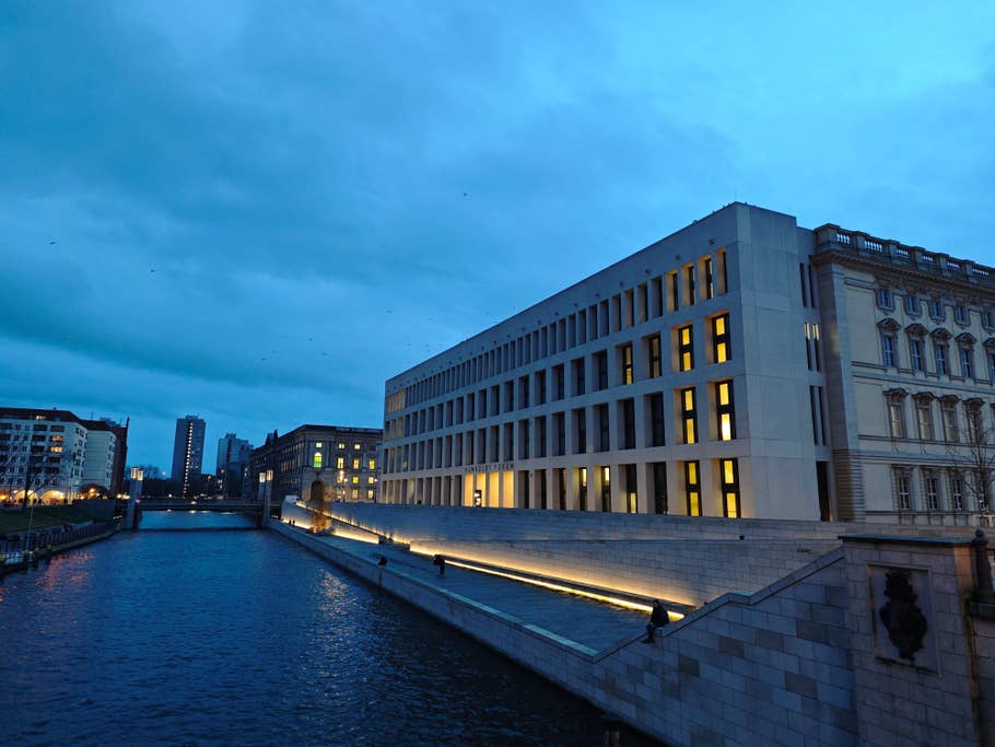 Night photo by the Xiaomi 14