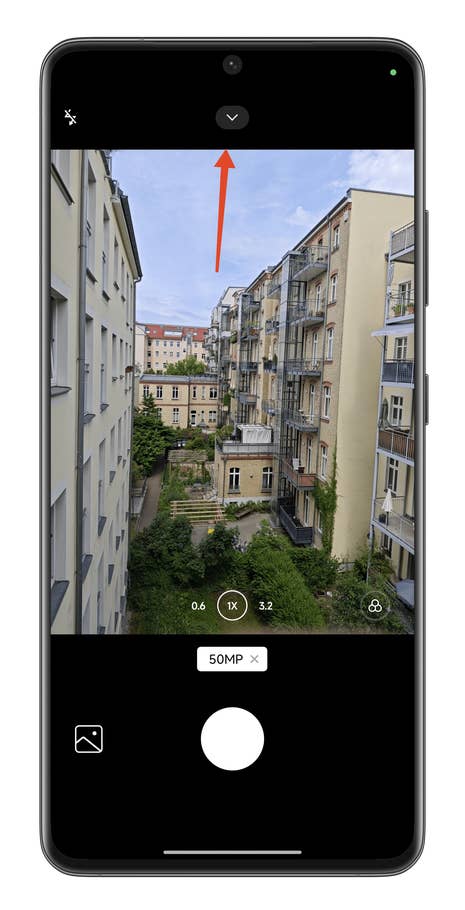 HyperOS screenshots showing how to edit the camera mode carousel on your Xiaomi smartphone.