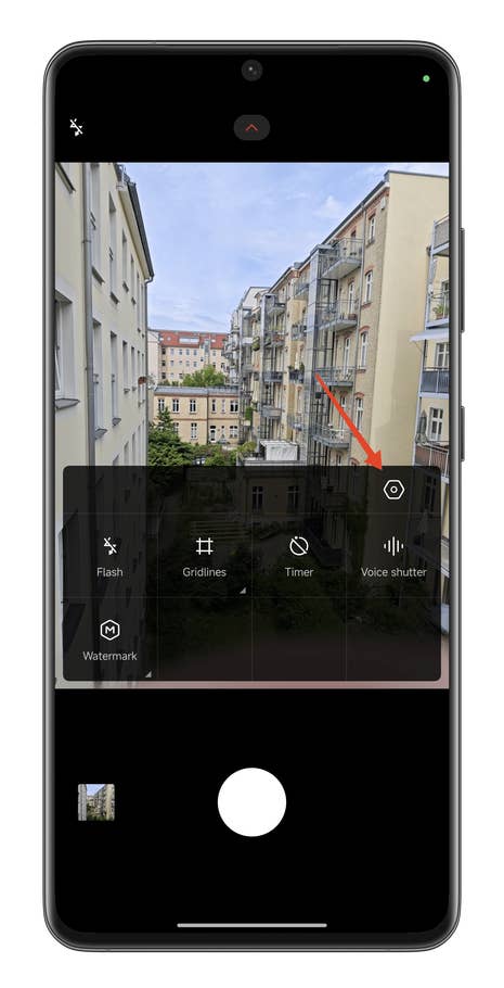 HyperOS screenshots showing how to edit the camera mode carousel on your Xiaomi smartphone.