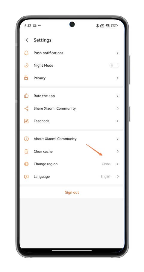Screenshots of the Xiaomi Community app where you can receive HyperOS updates faster.