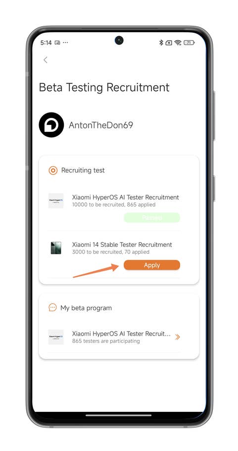 Screenshots of the Xiaomi Community app where you can receive HyperOS updates faster.