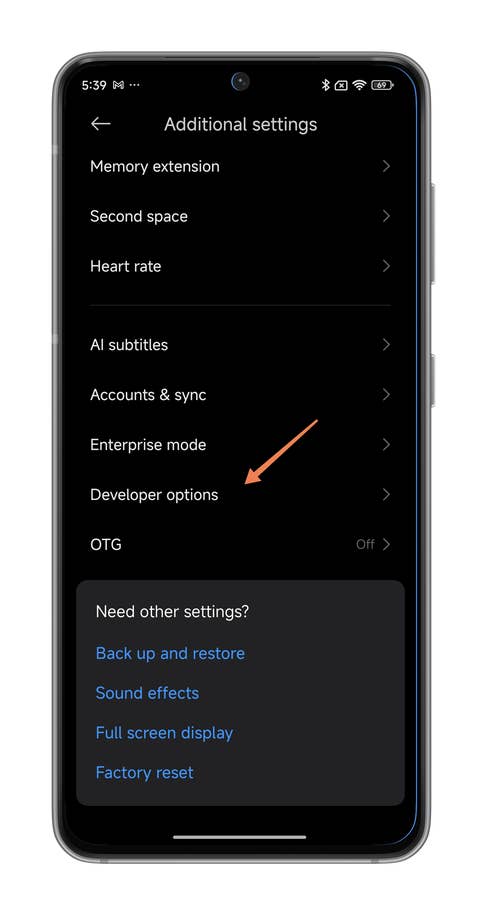 Screenshots showing how to enable the FPS counter on your Xiaomi smartphone.