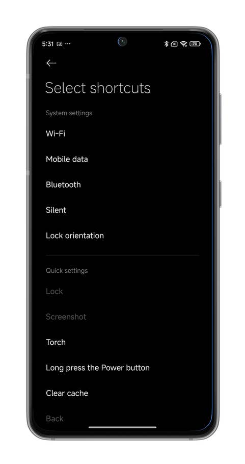 HyperOS screenshots on using the Quick Ball shortcut.