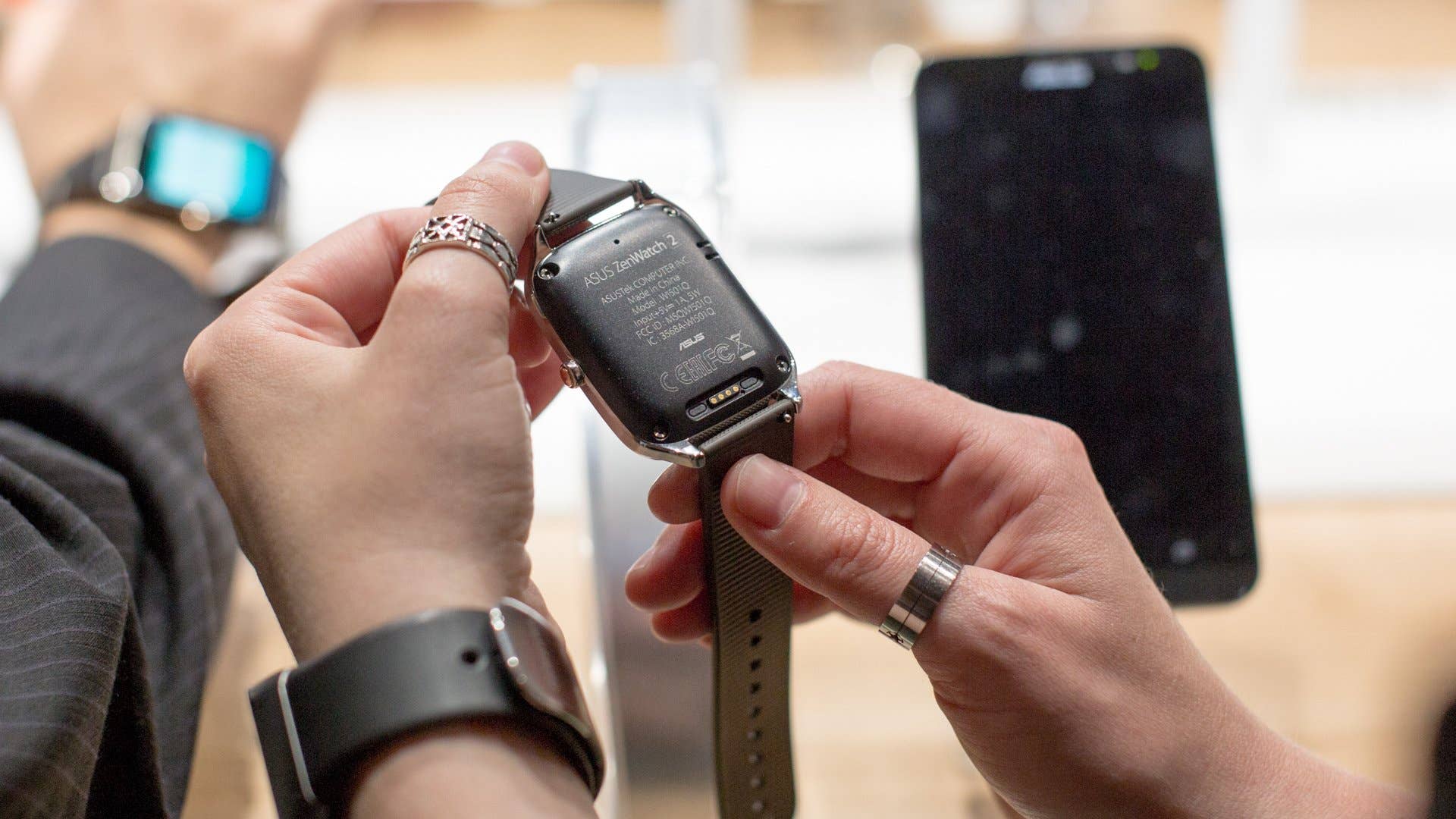 zenwatch 2 ifa 2015 hands on 11